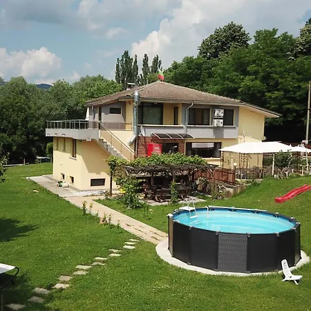 Bed and breakfast Guest House-restaurant St. George / къща за гости-ресторант свети георги 3*